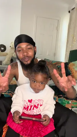 My daddy cant do hair pt 2 🥴🩷#darealmay #transdad #fyp #seahorsedad #daddycantdohair #girlsdad #CapCut #teamwork 