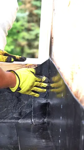Keeping corners tight  #toronto #roofing #torontohomes 