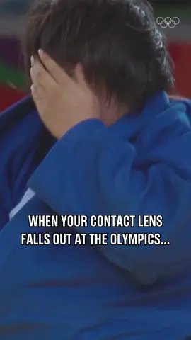 Contact lens users know that feeling. 🙄 Yet, Japanese judoka Yamabe Kanae didn't let a contact lens falling out stop her from winning her bronze medal match at Rio 2016. 👏🥉 #Olympics #Funny #Judo #Rio2016