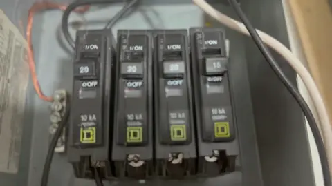 Como conectar un centro de carga. video 202