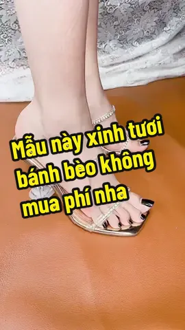 Dép cao gót 2 quay đá 9p#giaycaogotnu #giaycaogotsieusang #juyudaydep #viralvideo 