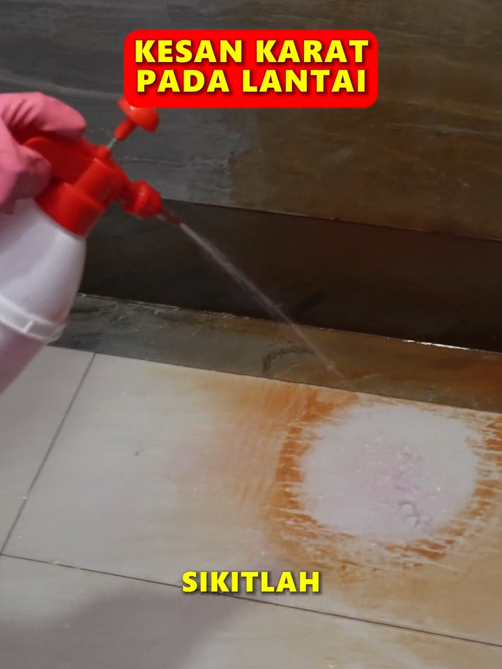 Tile baru tapi dah ada karat, guna je badang spray tapi yang dah siap bancuh tau.