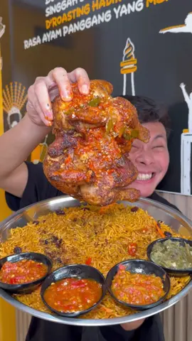 Ini sih menurut gw solusi buat kalian yang bosen sama fried chicken. Ayam pangang dari @droasting rendah kokestrol lagi. D’roasting punya 2 varian ayam yaitu arabian dan indonesian yang harganya mulai dari 59,000. Ada 3 varian nasi kabsah, kuning & putih. - - - 📍 @droasting Jl. Srengseng raya no,2 srengseng, kec.kembangan. Jakarta barat ⏰ 10:00-22:200 📜 Halal 💵 1 Ekor Ayam 59.000 ( Tanpa Nasi ) 🛵 Gofood, Grabfood & Shopeefood #droasting #kulinerjakarta #nasikabsah #ayampanggang 
