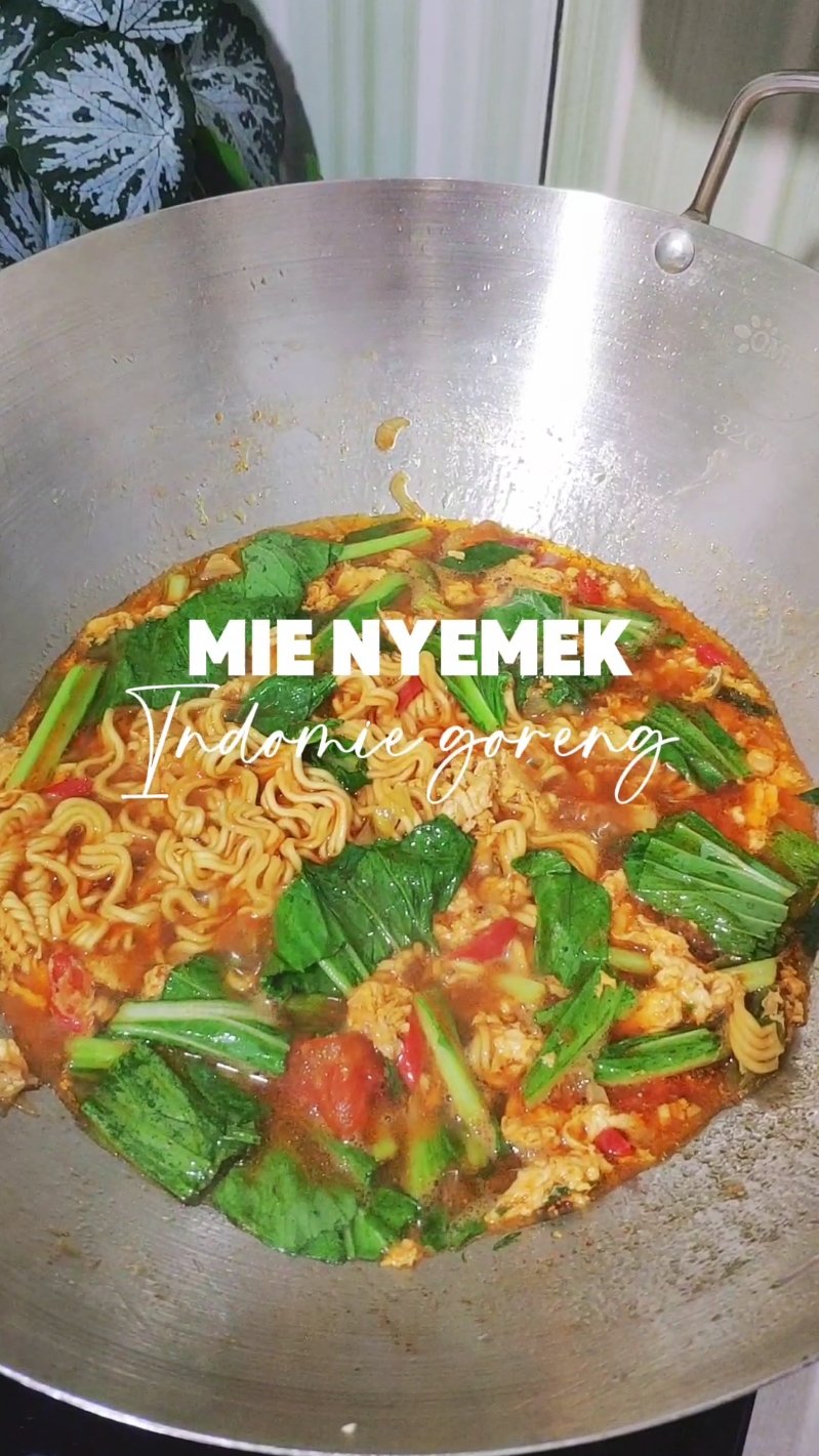 Indomie goreng nyemek #TTPetualangPro #indomiegoreng #mienyemek #indomie #resep 