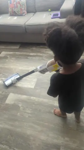 Angelo vacuum the floor#lowandad #cleaning@Marnique 