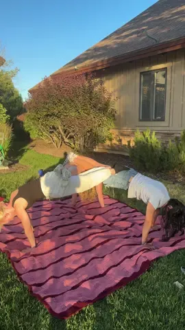 Did this challenge with my best friends! It went better than expected😁 #fypage #viral #challenge #BestFriends #3bestfriends #plankchallenge #plankchallenge #plank 