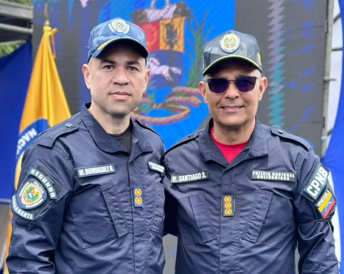 Más que policías, somos funcionarios al servicio del pueblo 👊🏽 Hombres y mujeres que con nuestra vida defendemos la paz de los venezolanos. Hoy y siempre listos para Proteger, Defender y Servir a Nuestro Pueblo 🇻🇪 #SeguridadEnVenezuela #Cpnb #PoliciaNacional  #Comandos #Venezuela #mpprijp #mijp #Vzla #ccs #PNB #Daet #Uote #cpnb #paz #porvenezuela #academia #academiacpnb #cpnb_pnb_porvenezuela #brim #viralvideo #tiktok #elesequiboesnuestro #elesequiboesdevenezuela #losbuenossomosmas #comando #brigadamotorizada #rangos #jerarquia #niveles #escalones  #daet #caracas #capcut #parati  #Venezuela #Uote #Daet #PNB #Cpnb #NicolasMaduro #LealesSiempreTraidoresNunca #UOTE #venezuela #maracaibovenezuela #dip #zulianos #maracaibocity #maracaibo #zulia #Abril #Noticia #Tendencia #SeguridadCiudadana #vzla #fly #flypシ #viral #unes #comando #comandos #peligro #seguridad #lealtad #cabimas #cabimas🇻🇪 #cabimastiktok #cabimascity #cabimaszulia #cabimascascocentralll #cabimastequiero #cabimasteamo #cabimasmitierra #cabimasnosnecesitatodos #montepio #montepiocabimas #larazulia #larazulia😎🇻🇪 #larazuliapela #caracas #caracasvenezuela #caracascity #merida #valencia #falcon #lara #military #policia #parati #paratii #paratiiiiiiiiiiiiiiiiiiiiiiiiiiiiiii #fly #flypシ 