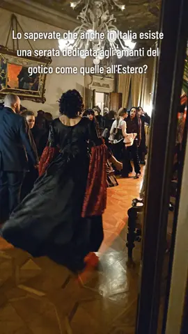 𝕮𝖆𝖗𝖓𝖊𝖛𝖆𝖑𝖊 𝕲𝖔𝖙𝖎𝖈𝖔, second edition A new Italian event in the precious historic residence of Palazzo Facchi. Thanks to @barbaracortilifotografa and @shirei88 for video and to Dj Dandy Noir di Darkitalia and Marika Steel for the dj set  #carnevalegotico #ombredarte  #carnevale #goth #vampire #vampiregoth 