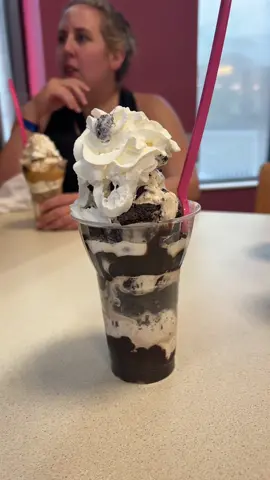 Beach ice creams hits different😋  #baskinrobbins #icecream #beach #dessert #daytonabeach #Summer #snack 
