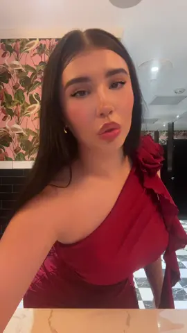 otro video de ayer ##paratii##foryoupage##fyp##friends##dress##OOTD##brunch##parati##braces
