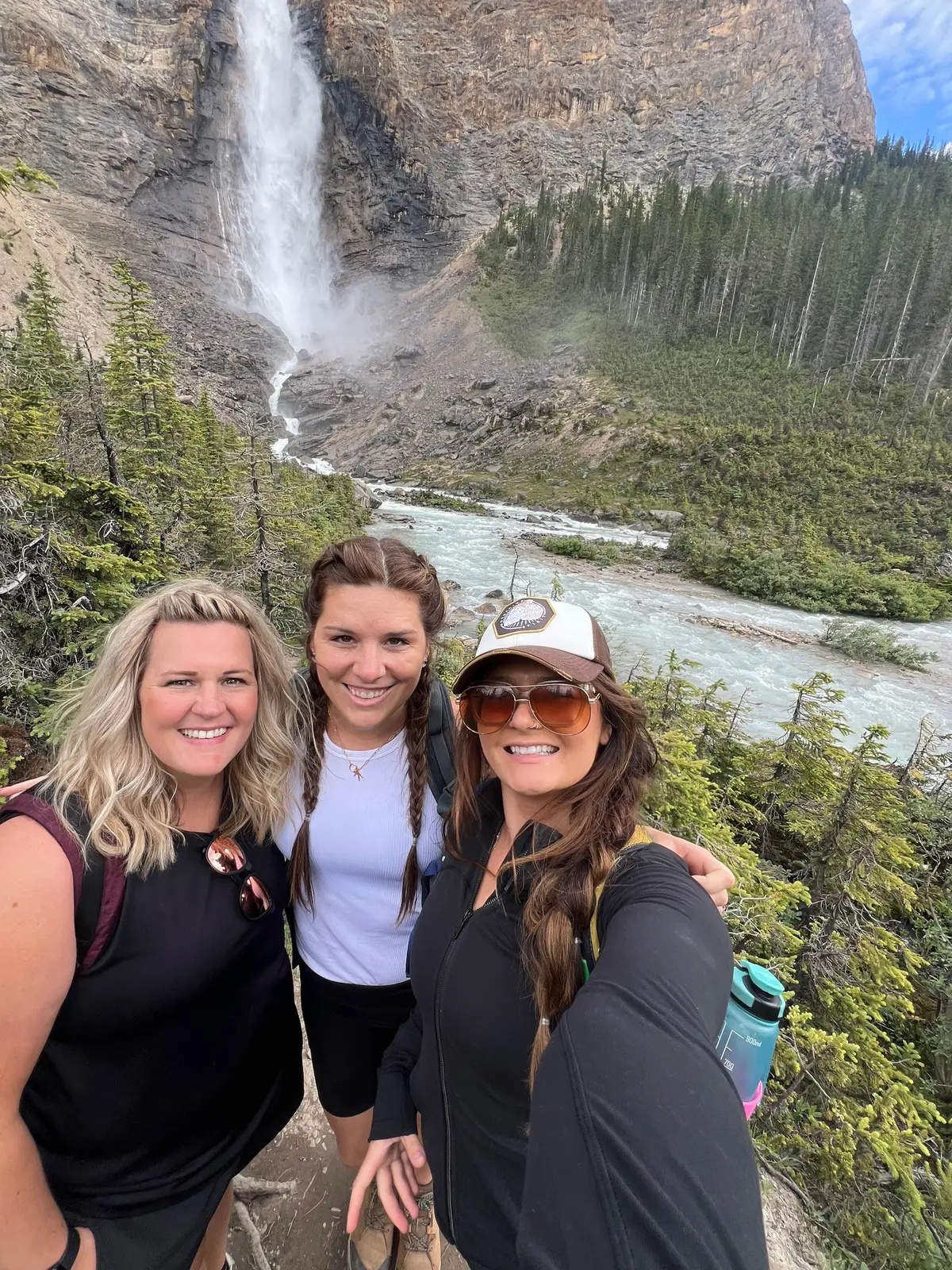 Bucket list destination ✔️. One of the beautiful, incredible places on earth 🏔️🫶. Made so many memories with some of my favorites. One unforgettable trip 💗 #banff #lakelouisecanada #canada #vacation #bucketlist #familytime #summer2024 