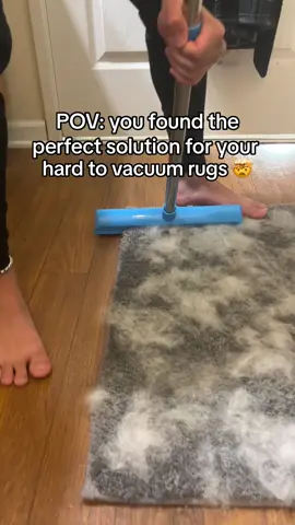 My rugs have never been this clean 😢 #CleanTok #pethairremoval #pethairremovalbroom #dealsforyoudays #TikTokMadeMeBuyIt #fyp 