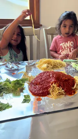 Make the memories! Honestly, this is such an easy dinner its a staple in our house now 😂 also @Rao’s Homemade we love you 🫶🏻 #raos #spaghetti #dinner #italy 