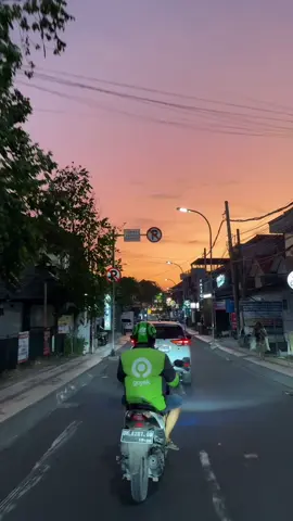 Senja langit Bali lagi bagus bagusnya ya guys😍 • • Vidio ini di ambil pada hari Rabu 17 Juli 2024 #balikami #balikamicom #legian #kuta 