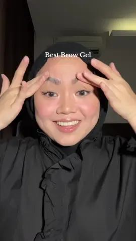 Serius ini bagus bgt, strong bgt, ga flaky. Bakal selalu ada di makeup pouch 🤍🤍 @makeoverid #MakeOverID #StrongestBrowGameEver #MakeOverBrowLamination 