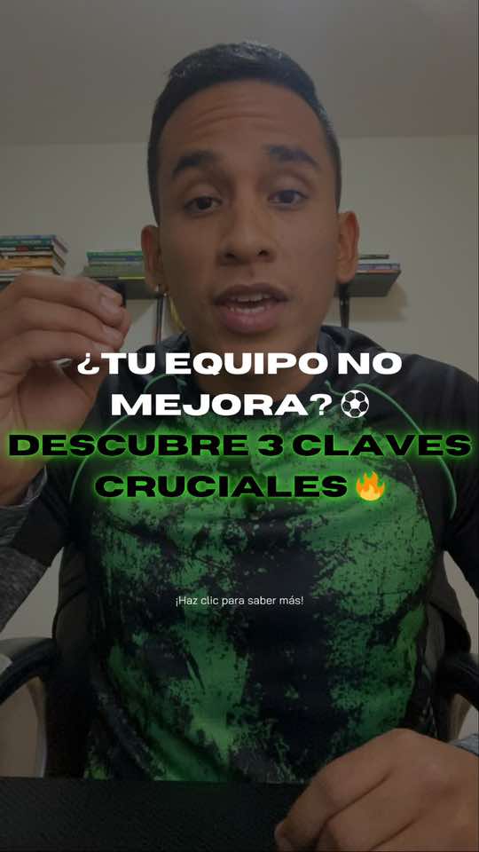 Profe, ¿estás cansado de que tu equipo no aumente su nivel? ⚽️ Descubre las 3 claves que podrían estar afectando el rendimiento de tu equipo 🔥 1. Falta de cohesión en el equipo. La química y comunicación entre jugadores son fundamentales. Sin una buena conexión, el equipo no puede trabajar de manera eficiente en el campo. Implementa actividades fuera del entrenamiento para buscar la cohesión y dentro del entrenamiento busca realizar ejercicios que fortalezcan la colaboración. Además, las charlas motivacionales y las sesiones de retroalimentación son cruciales para mejorar la cohesión del equipo. 🗣️🤝 2. Deficiencias en el entrenamiento: Evaluar y ajustar las rutinas de entrenamiento puede marcar la diferencia. Un entrenamiento que no se adapta a las necesidades de los jugadores puede estancar su desarrollo. Incluye sesiones de análisis de partidos, tanto de tu equipo como de los rivales, para identificar fortalezas y áreas de mejora. Varía los ejercicios y mantén un enfoque en desarrollar las habilidades clave para tu modelo de juego. 📈💪 3. Mentalidad del equipo: La actitud y la mentalidad son tan importantes como la habilidad técnica, el físico y cualquier otro aspecto. Si los jugadores no están motivados o carecen de confianza, su rendimiento se verá afectado. Trabaja en la confianza y motivación de tus jugadores. Crea un ambiente positivo y de apoyo donde cada miembro se sienta valorado. Utiliza técnicas de visualización y establece metas claras y alcanzables. 🧠🔥  📌 Tip Extra: No subestimes la importancia de una buena estrategia y planificación antes de cada partido. La preparación es clave para anticiparse a las jugadas del oponente y adaptarse a diferentes situaciones de juego. Revisa y ajusta tu táctica según el desarrollo del partido y mantén a tus jugadores informados y preparados para cualquier cambio 🎯  Recuerda: El progreso de un equipo no se logra de la noche a la mañana. Requiere dedicación, esfuerzo y la capacidad de adaptarse y mejorar constantemente. ¡Sigue estos consejos y ayuda a tu equipo a superar sus obstáculos y alcanzar su máximo potencial! 🏆 Sígueme en @danielcentenodt para más contenido para entrenadores de fútbol ⚽️📲 #DanielCentenoDT #