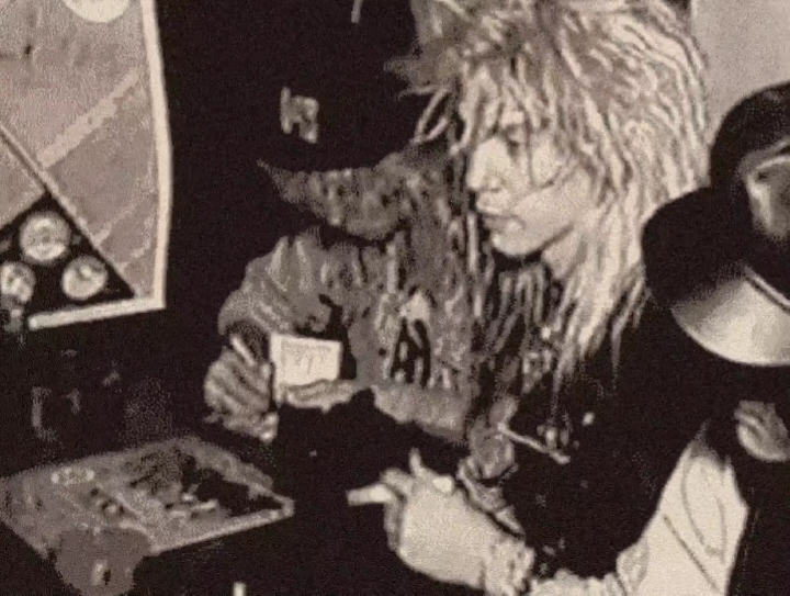 save me duff mckagan ... duff mckagan save me ... #duffmckagan #gunsnroses #rockstar #fyp 