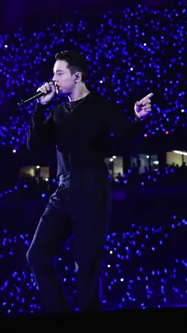 William Chan’s hot dance performance at Joker Xue’s concert 陈伟霆现场热舞唱跳，扭腰太好看了！担任薛之谦北京演唱会嘉宾 #陳偉霆 #WilliamChan  #陈伟霆 #williamchanwaiting #actor #fashion #cdrama #lovesambition #许我耀眼 #陈伟霆许我耀眼 #seeheragain #太阳星辰 #dance #concert #dance 