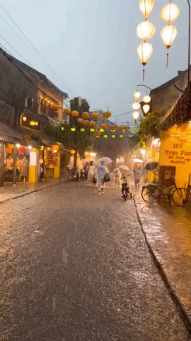 Bạn sẽ không khóc một mình đâu 🤣 #hoian #reviewhoian 