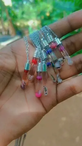 බලන්න ඔයාගෙ necklace එකත් මෙතන තියනවාද කියලා 🥰❤️🚚. මේ වගේ එකක් හදාගන්න ඕනේ අය අපේ නම්බර් එකට වට්සැප් මැසේජ් එකක් දාන්න ⓿➐⓿➊➊➐➍➒➑➍ #fyp #foryou #viral #trending #srilanka #onlineshopping #necklace #bracelet #new #fyppppppppppppppppppppppp 