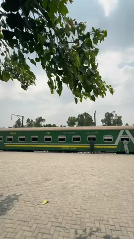 Dhop say Barish ka safar♥ @Trains with Haseeb 2.0  #haseebphotography #viralvideo #dontunderreviewmyvide #railwaystation #trainlover #trains #weather #mosam #mosamkibarish #viralvideo #viralha #trainstatus 