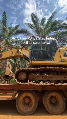 Cari pengalaman sebanyak2nya#CapCut #operatormuda #operator_excavator #fypシ゚viral #helperalatberat #alatberat #helperexcavator 