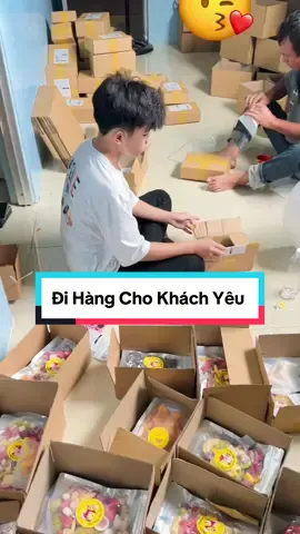 Gói đơn đi cho khách yêu. Nhà e chạy hết công xuất đây ạ. Sẽ cố gắng live thuờng xuyên hơn ... Cám ơn cả nhà yêu rất nhiều ❤️😘 #thuybi96 #review #traicaysaythanghoa  