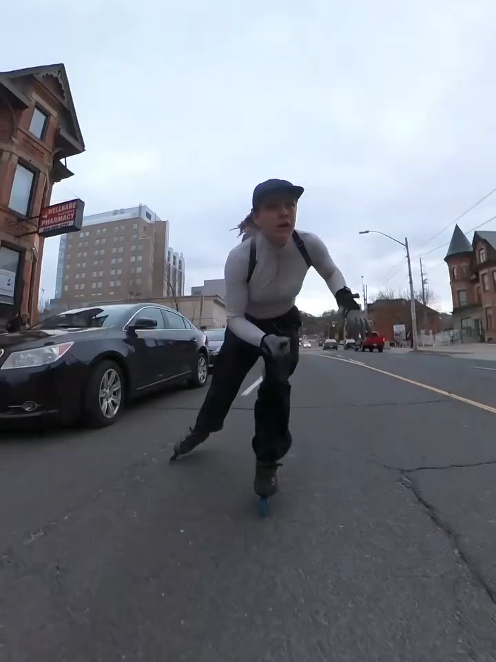 Smooth city flow! ✨ (IG🎥: @buzzkill.blade) #Unreel #Extreme #Rollerblades #Skatetok #Urban