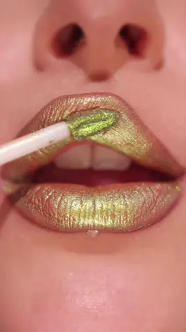 Chrome prism lipgloss shade “Limefizz” ✨ Captures light from all angles with the sultry shimmer hues 🌱 Vegan & cruelty free 🐰 Video by @eveemax 🫶🏼 #lipgloss #lipglosspoppin #lipglossaddict #lipglossjunkie #chrome #multichrome #lipart #kaimacosmetics #trendingmakeup