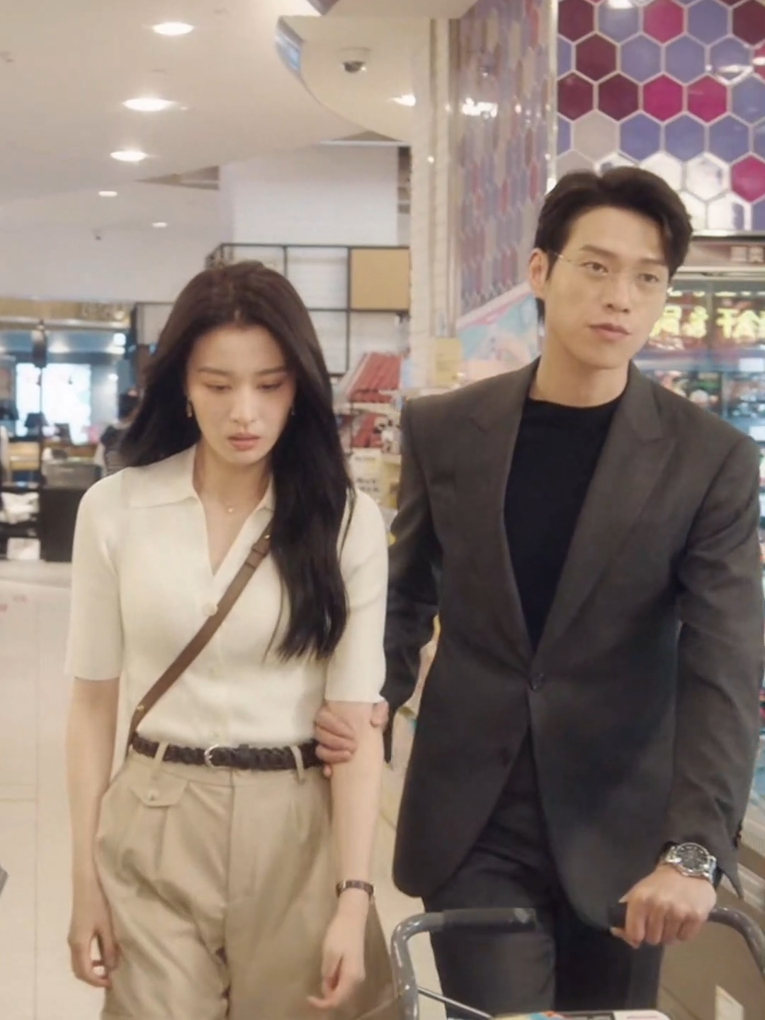 Song Yan takes his girlfriend away from her brother 🚶‍♂️💕 #clingyboyfriend #FireworksOfMyHeart #YangYang #WangChuran #Siblings #jealousy #jealousboyfriend  Mobile users download MangoTV App 👉 https://bit.ly/MGTVIntl