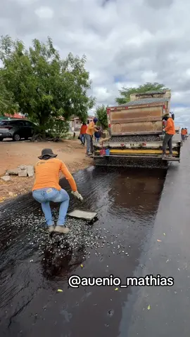 Execução de TSD✅ #work #trabalho #trabalhoduro #trabalhoemequipe #asfalto #asfaltobritado #asfaltonovo #asfaltoquente #pavimentação #pavimentacaoasfaltica #asfaltando #ceara #tauaceara #caçamba #tsd #imprimacaodebase #imprimacaoasfaltica #quintou #vidadetrecho #choferqualificado #viralizar #viralizou #aueniomathias #ceara 