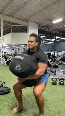 200lb Sandbag Cleans 😤😤 #unconventionaltraining #sandbagworkout #functionalfitness 