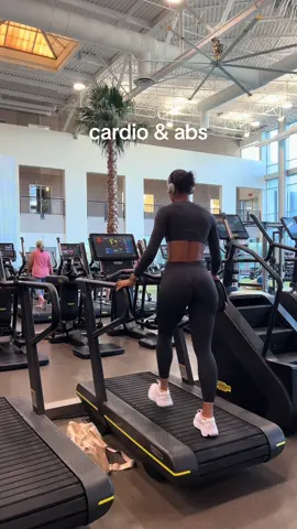 Let’s get in to some cardio and abs!!        gymfit:@DFYNE discount code: SAVANNAH Wearing DFYNE’s newest “Ignite Collection” in color: charcoal🪨 Launching July 25th🚀 6am EST/11amBST