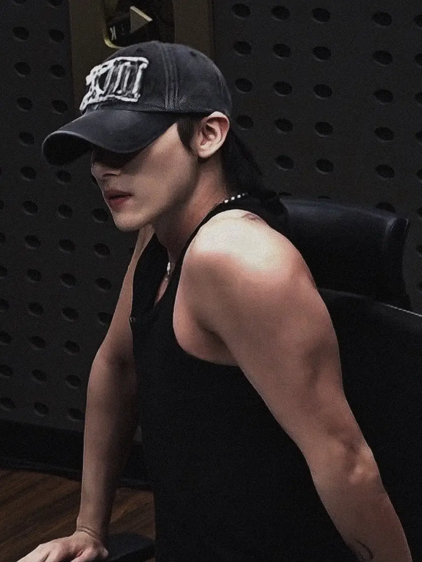 okay he doesn’t need to go to the army guys #IM #changkyun #아이엠 #monstax 