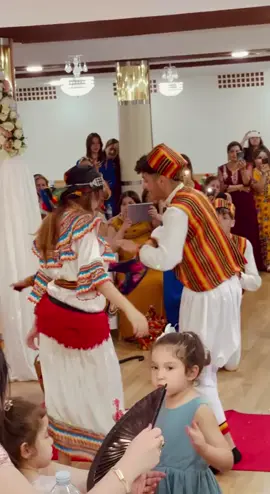 félicitations pour les mariés 🎉🥰 #leskabylesdeparis #dansekabyle #ambiancekabyle #algerie🇩🇿 #fetekabyle #kabyle #kabylegirl 