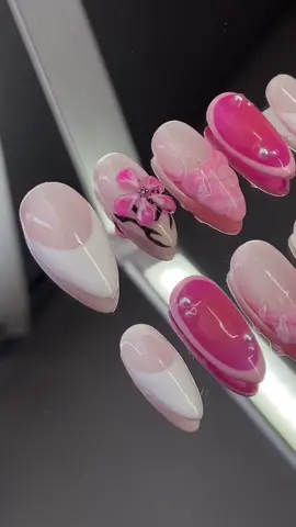 I love pressons🫶🏼💅🏼#creatorsearchinsights #summernails #nailinspo #flowernails #nailsart #trendynails #nailtoktok #BeautyTok #fy 