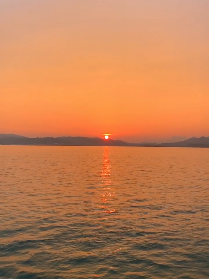 Sunsets in Langkawi are surely one of the best. What more if you enjoy it in our private yacht? 😍 #langkawi #langkawicruise #langkawisunsetcruise #langkawiisland #langkawisunset #sunset #yachtcharter #vacationideas #malaysiatravel #traveltok #traveltiktok