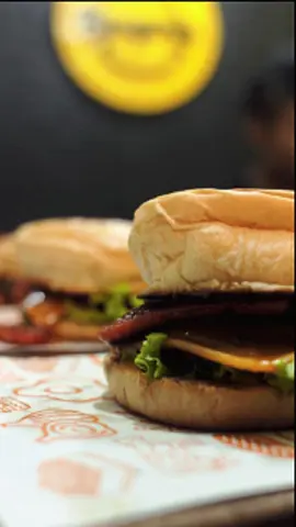 Hmmmmm Burger Burgerr..... Fresh From the Oven. Eh dari Grill deng... #burgeraxsalatiga #burgerax #makanblepotan #kulineransalatiga #kulinersalatiga #fyp #fypシ゚viral #fyppppppppppppppppppppppp 