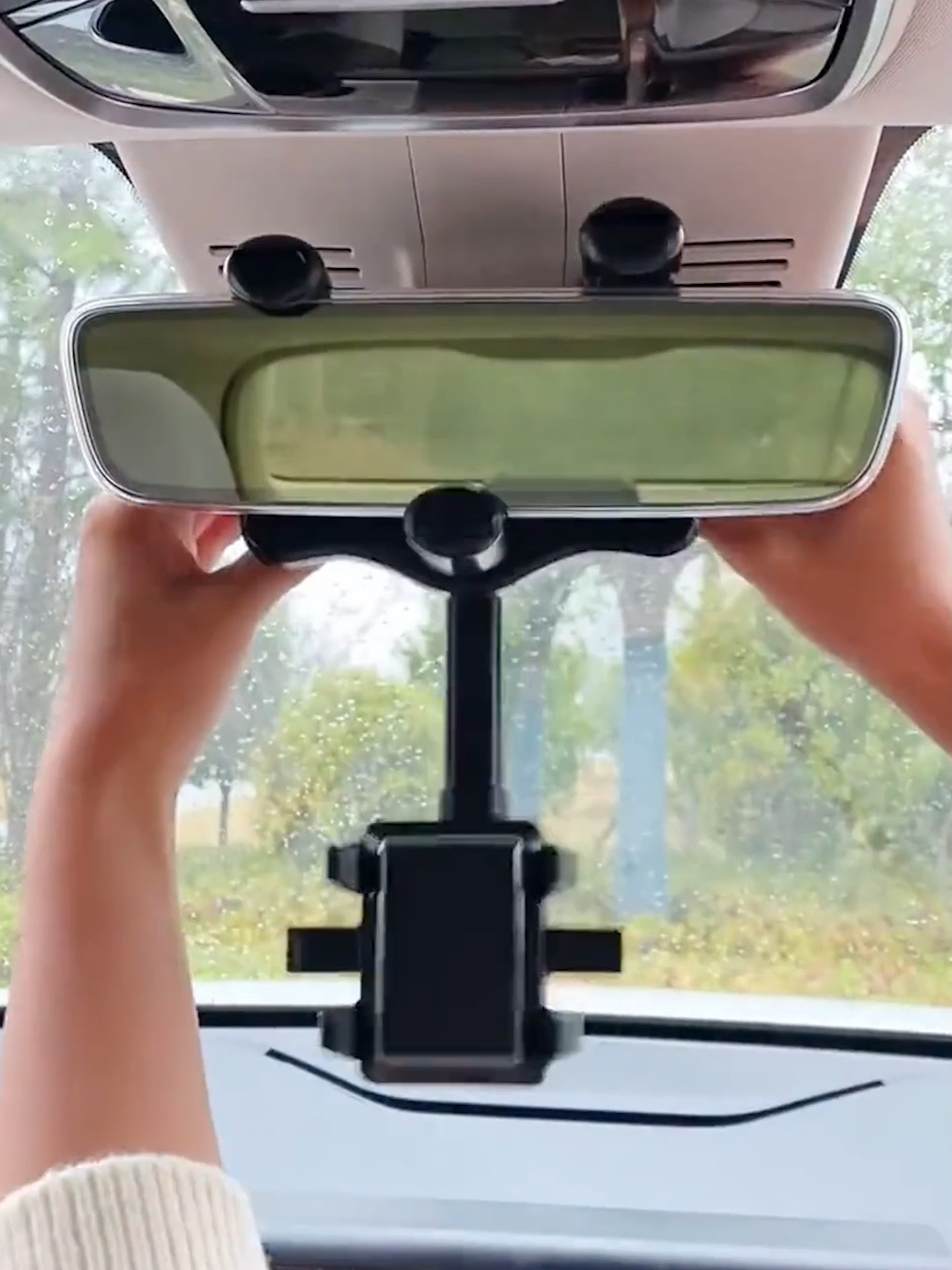 Rearview mirror phone holder, stable for viewing navigation without falling, and will not block the view! #car #cars #carphoneholder #phoneholder #phonemount