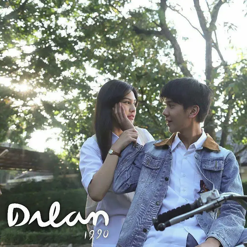 dilan&milea di bandung kala itu❤‍🩹 #iqbaalramadhan #vaneshaprescilla #dilan1990 #dilan1991 #mileasuaradaridilan #dilanmilea #akukamudanbandung #gamonvibes 