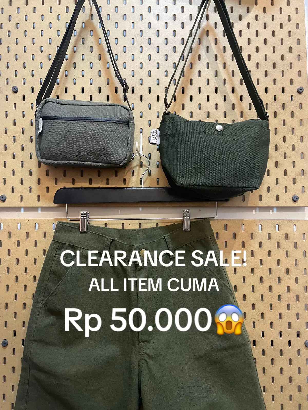 [Clearance Sale] Spesial di live di jam tertentu!🤩 mulai dari Rp 30.000 aja❗️jangan sampai ketinggalan pantau terus live Money Alter✨👀 #BackToSchool #BagToSchool #canvasbag #slingbag #moneyalteressentials #clearance #sale #clearancesale 