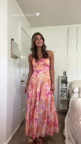 ICON ALERT! 🌸🧡 @nicole anthony looking gorgeous in our ‘Seasonal Bloom Maxi Dress Orange’ ☁️ Shop via the link in bio. #hellomolly #OOTD #outfitinspo #springdress #summerdress #sundress #floraldress 