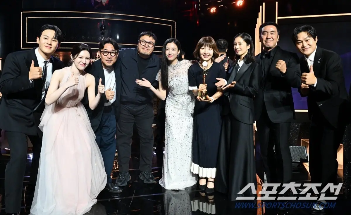 Chukkae moving dapat daesang #movingkdrama #hanhyojoo #leejungha #goyounjung #bluedragonseriesawards2024 