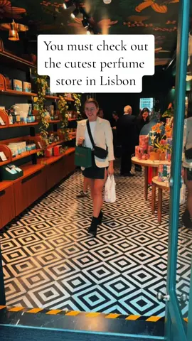 #perfumetiktok #fragrancetiktok #fragrancelover #lisbon #shopping #fragranceoftheday #perfume #fyp #friday 