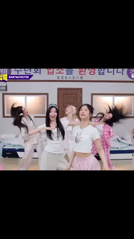 so funny 🤣🤣#classyskz #babymonster #funny #bed #pyjama #dance #rap #chiquita #fyp 