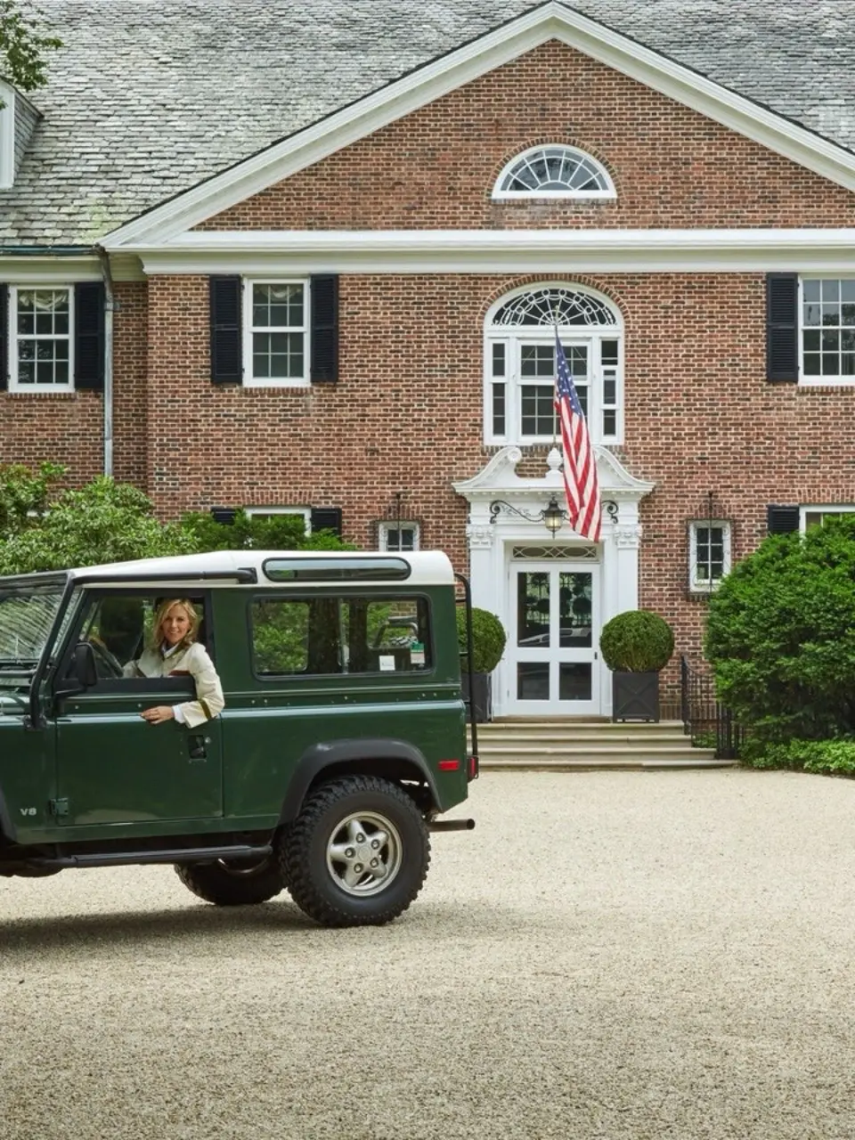 By Tory Burch & Daniel Romualdez #toryburch #southampton #newyork #newyorkcity #homedesign #gardens #historic #renovation #classic #architecture #inspo #fyp