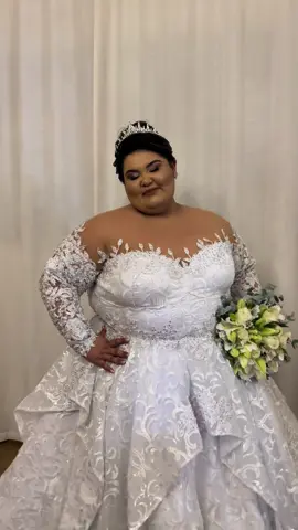 De noiva para noiva e de uma mulher para a outra: casa sim, mas quando for amada por inteiro e quando amar também. Guardei esse vídeo e representa muito para mim, como eu fui forte e corajosa e me entreguei para o meu marido para sermos felizes a eternidade. ❤️ #casamento #noiva #casal #fyp #tiktok #viral 