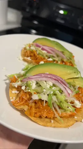 Tinga de Pollo 🌶️🍗  para Tostadas, Sopes, Quesadillas y mas 🤍 Shredded Chicken in a Chipotle Tomato Sauce Receta de Tinga de Pollo #tingadepollo #tingadepolloconchipotle #tostadasdetinga #chipotle #shreddedchickenrecipes #recetasfaciles #recetasrapidas #recetaseconomicas #recetasparati #recetasparatodos #recetas #bmgrecetas #parati #paratii #mexicantiktok #mexicotiktok #mexico #recetasmexicanas #comidamexicana #recetasconsabor #recetasfacilesricas #fyp #fypシ゚viral #viral #foryoupage #foryoupage❤️❤️ 