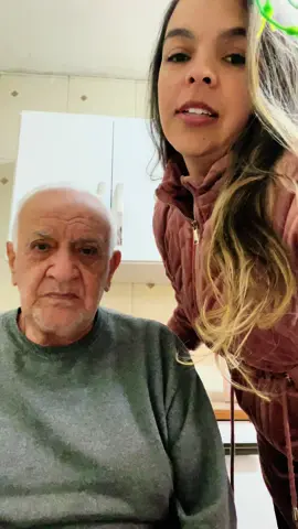 Trolando o vôzinho 👴🏻🤣 #vozinho#pegadinha#vovô#trolandoovozinho#vô#neta#amordevô 