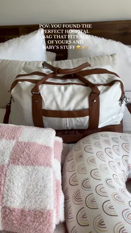 the amount of pockets it has is another plus 🙌🏼 #hospitalbag#pregnancy#39weekspregnant#pregnancymusthaves#postpartummusthaves#tiktokshop#blanket#packwithme#newmom#newbornessentials#momlife#mom#girlmom#momof2#secondtimemom 